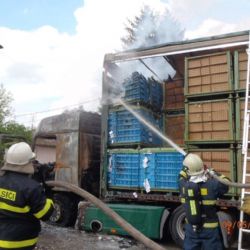 Ve Vstiši shořela kabina kamionu, škoda dva miliony