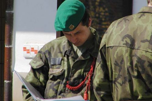 Foto: Vojáci se v kraji do aktivních záloh nehrnou