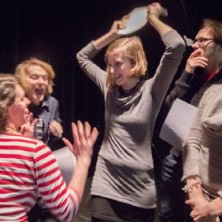 Alfa hraje v neděli premiéru letošních Karavan 10 slov