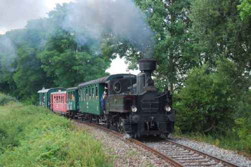 Foto: Parní vlak s lokomotivou Šlechtična jede v pátek z Plzně do Lužné u Rakovníka 