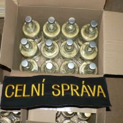 Celníci kontrolují lihoviny bez otevření lahve