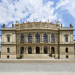 Česká filmová a televizní akademie bude nadále oceňovat filmaře soškou Českého lva