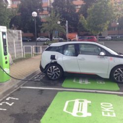 ČEZ otevřel v Plzni rychlodobíjecí stanici pro elektromobily 