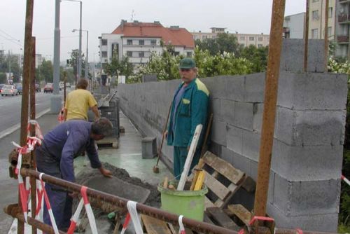 Foto: Ze skladů zmizel stavební materiál