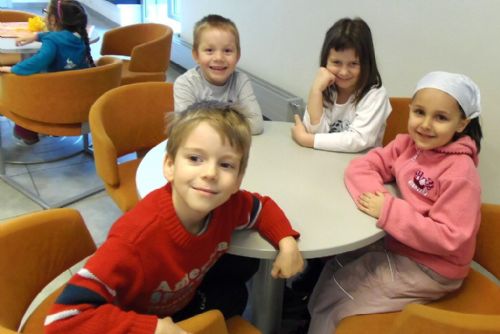 Foto: Děti ze stříbrské školky potěší houpačky