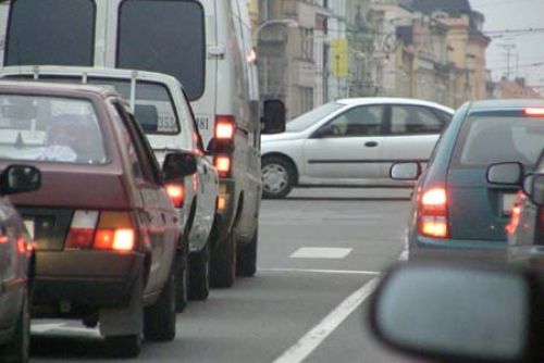 Foto: Vykradači aut si opět přišli v Plzni na své 
