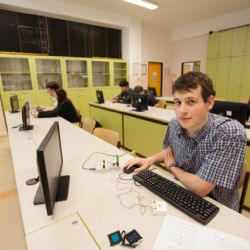 Gymnázium ve Varech má novou fyzikální laboratoř 