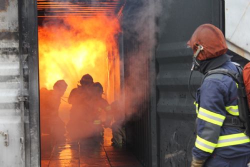 Foto: V Nýřanech hořela garáž od nedopalku cigarety