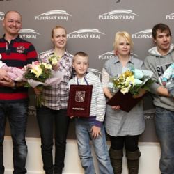 Hejtman předal dary prvnímu letošnímu chlapci i holčičce