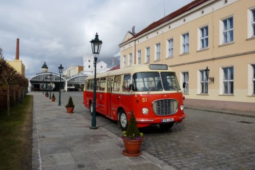 Foto: Historický autobus v Plzni o víkendech propojí náměstí i zoo 