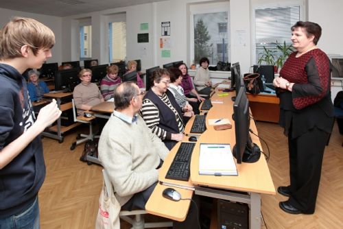 Foto: Hitem mezi seniory v Plzni jsou počítačové kurzy