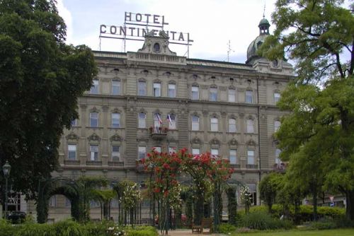 Foto: Staré a kdysi věhlasné hotely v Plzni pohasínají