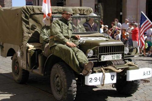 Foto: Armáda představuje na Slavnostech svobody nový terénní vůz