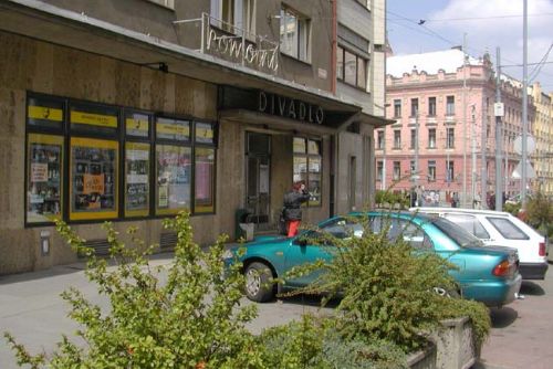 Foto: Komorní divadlo v Plzni musí být do konce roku prázdné