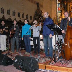 Kostel v Kašperkách rozezní od pátku křesťanský folk a rock