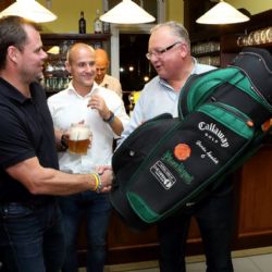 Martin Straka a Jaroslav Špaček dostali golfové bagy se jmény