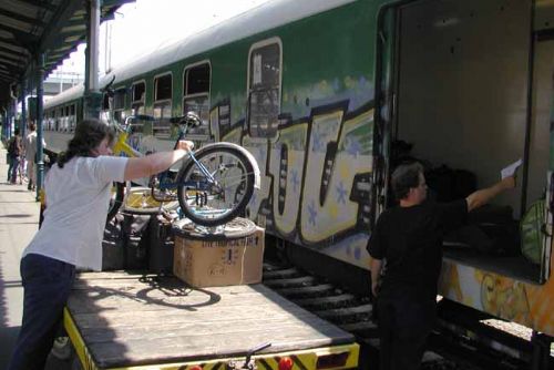 Foto: Speciální vlak pro cykloturisty pojede v pátek Přes tři zámky