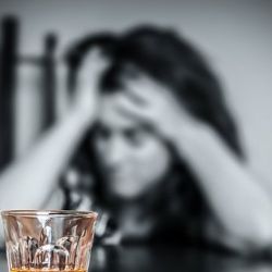 Muž se ve Stříbře opil a zmlátil ženu