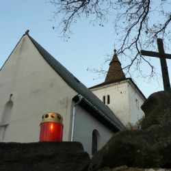 Na šumavském Mouřenci lidé v neděli vzpomenou na zemřelé