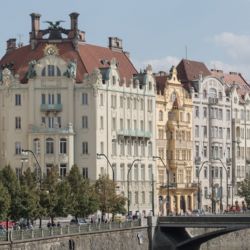 Němčina nekouše. Tandem v pondělí dostane 170 kufříků