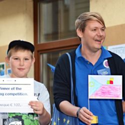 Novou evropskou vlajku z Plzně navrhl žák z Domova dětí a mládeže