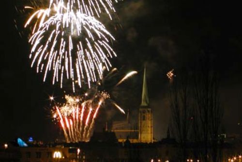 Foto: Konec roku budou Plzeňáci slavit na náměstí s ohňostrojem