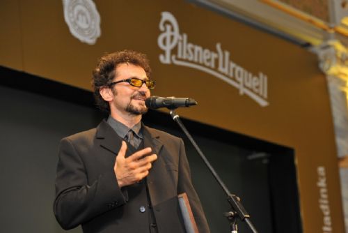 Foto: Ondřej Vetchý získal titul Čestný znalec piva Pilsner Urquell 