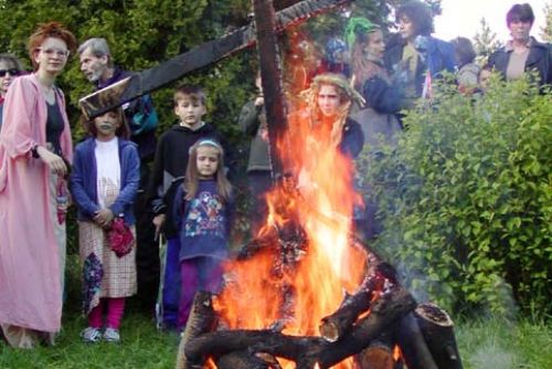 Foto: Hasiči varují před požáry při pálení čarodějnic