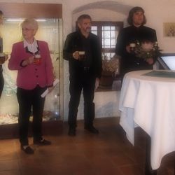 PIVOVARSKÉ MUZEUM V PLZNI PŘEDSTAVUJE „NĚCO NAVÍC“ – AKVARELY A AKRYLY MOLDAVSKÉHO UMĚLCE
