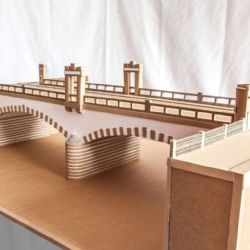 Plzeňský model mostu z lepenky je vystaven na Šumpersku