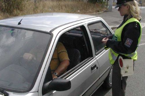Foto: Policisté na Domažlicku rozdávali pokuty řidičům