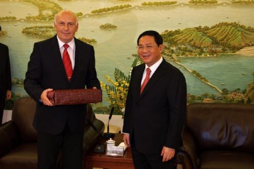 Foto: Politici a podnikatelé z kraje se v Číně zavázali k prohloubení spolupráce 