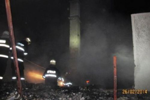 Foto: Požár chaty ve Vstiši odhalil pěstírnu konopí 