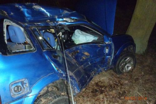 Foto: Před Kyjovem se ve středu v noci zřítilo auto ze svahu 
