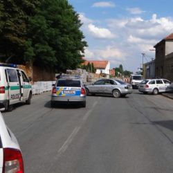 Řidič ujížděl před strážníky