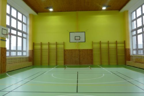 Foto: Škola ve Starém Sedlišti na Tachovsku má novou tělocvičnu