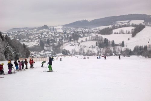 Foto: Snowhill nabízí pololetní lyžovačku i v Kašperkách                   