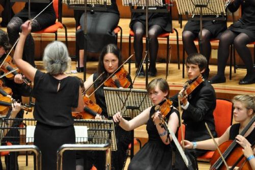 Foto: Špičkové studentské orchestry z Británie vystoupí v Plzni