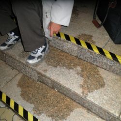 Strážníci sbírali v centru Plzně opilce, co si ustlali na chodníku 