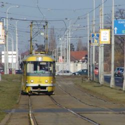 Plzeňačka nadávala řidičce tramvaje, skončila na záchytce