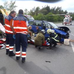 U Krystlů bourala v sobotu auta, žena zachránila zraněnou