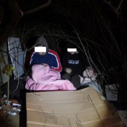 U nové školky v Plzni si už udělali pelech bezdomovci