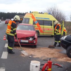 U Úněšova bourala dvě auta, řidičky skončily v nemocnici