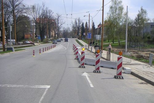 Foto: V Brnířově zloději ukradli dopravní značení ze silnice