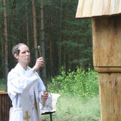 V Bujesilech odhalili myslivci památník svatému Hubertovi 