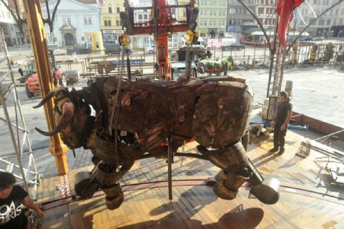 Foto: V pátek se na náměstí v Plzni roztočí unikátní obří kolotoč