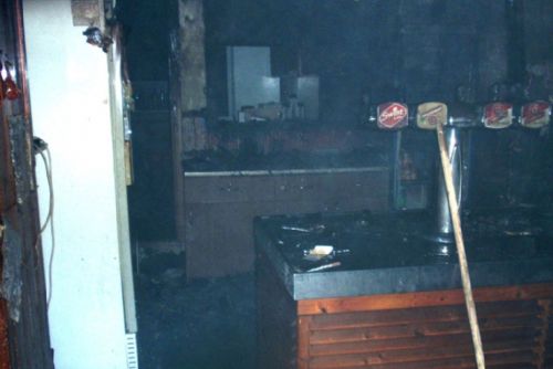 Foto: V Podmoklech hořela hospoda, škoda 150 tisíc