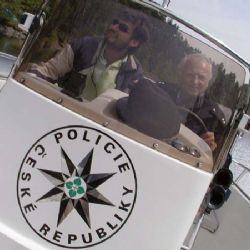 Policisté kontrolovali motorové čluny a další lodě v Českém údolí i na Hracholuskách