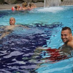 Fotbalisté Plzně ve volném čase na soustředění třeba plavou