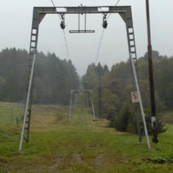 Z lyžařského vleku ukradli elektrocentrálu
